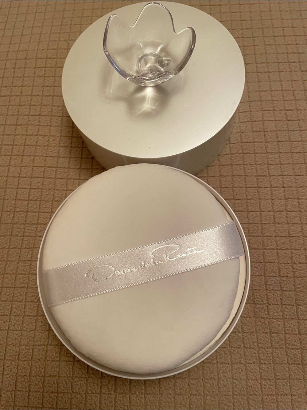 Oscar de la Renta Dusting Powder w/ Puff New!